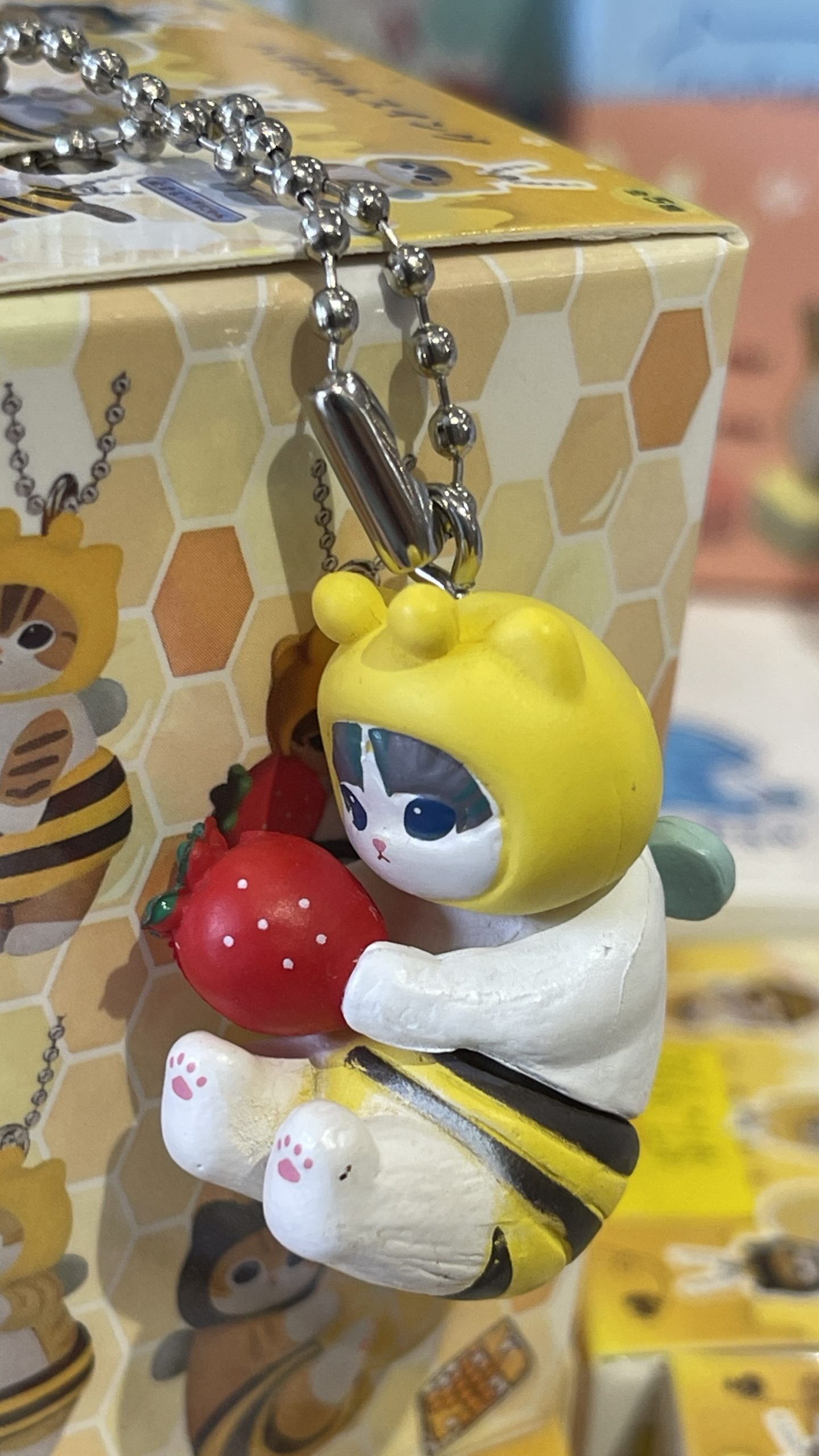 Mofusand Honey Bee Cat Keychain - Image 4