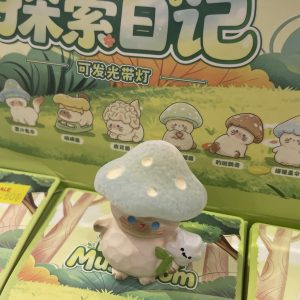 🐝🍄 Bee & Mushroom Cat Light-Up Blind Box – Glowing Forest Adventure Mystery Figure